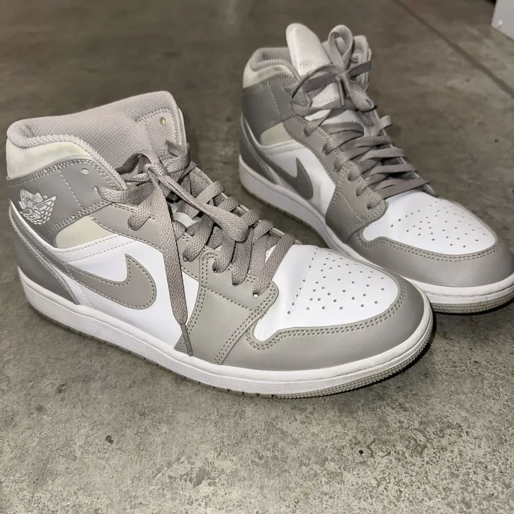 Men’s Air Jordan 1 Mid Neutral Grey/White Stealth size 9.5